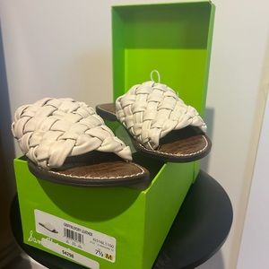 NWT Sam Edelman sandals. Last season style Griffin. Ivory Leather SZ 7.5M